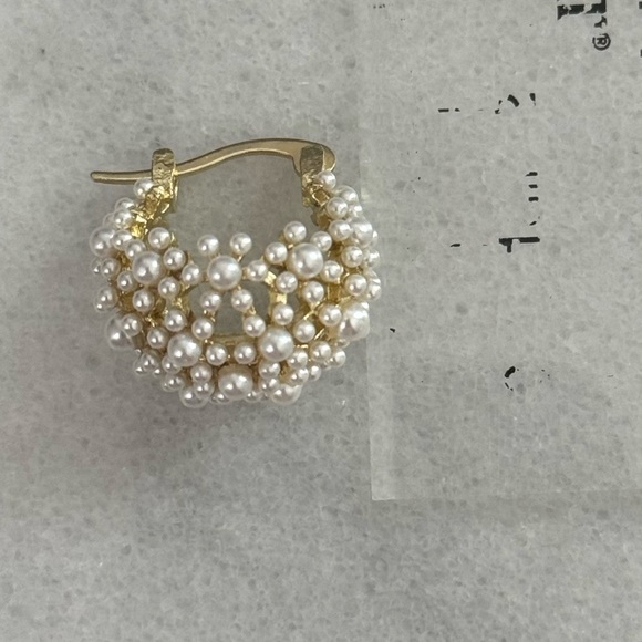 Gold Vintage Style Pearl Beaded Chunky Hoop Earrings 

Brand New - Picture 3 of 5